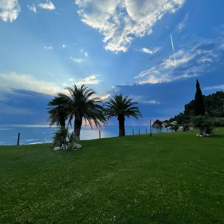 Seafront Family Thetis Holiday home *